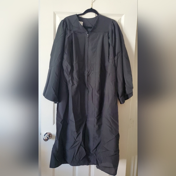 Cap & Gown 🎓✏️ - Picture 6 of 8